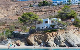Petradi Studios&Villa